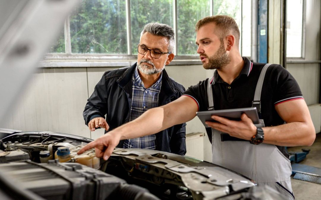 How do I know if a mobile auto repair service is qualified to work on my vehicle?